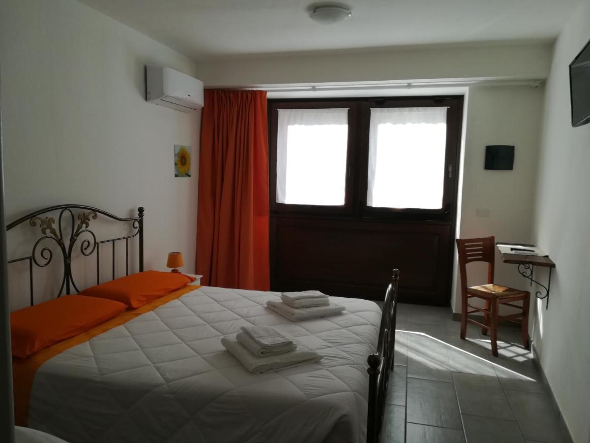Deiana Bed and Breakfast Santu Lussurgiu Exteriör bild