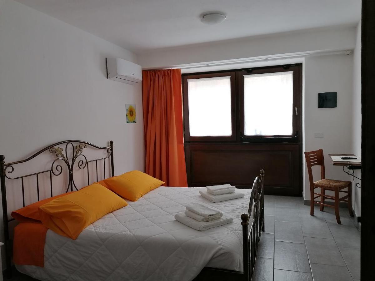 Deiana Bed and Breakfast Santu Lussurgiu Exteriör bild