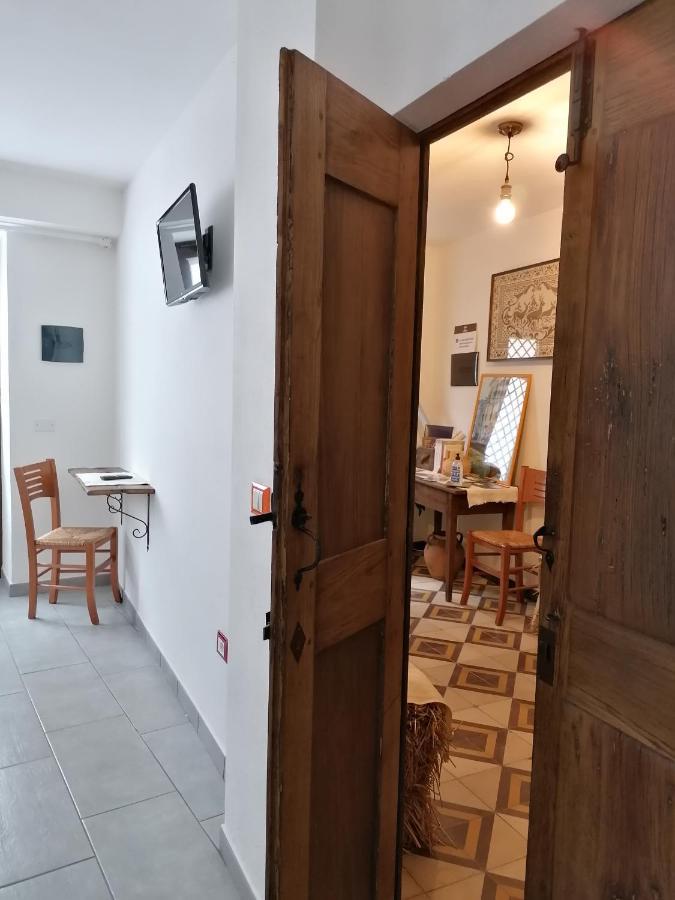 Deiana Bed and Breakfast Santu Lussurgiu Exteriör bild