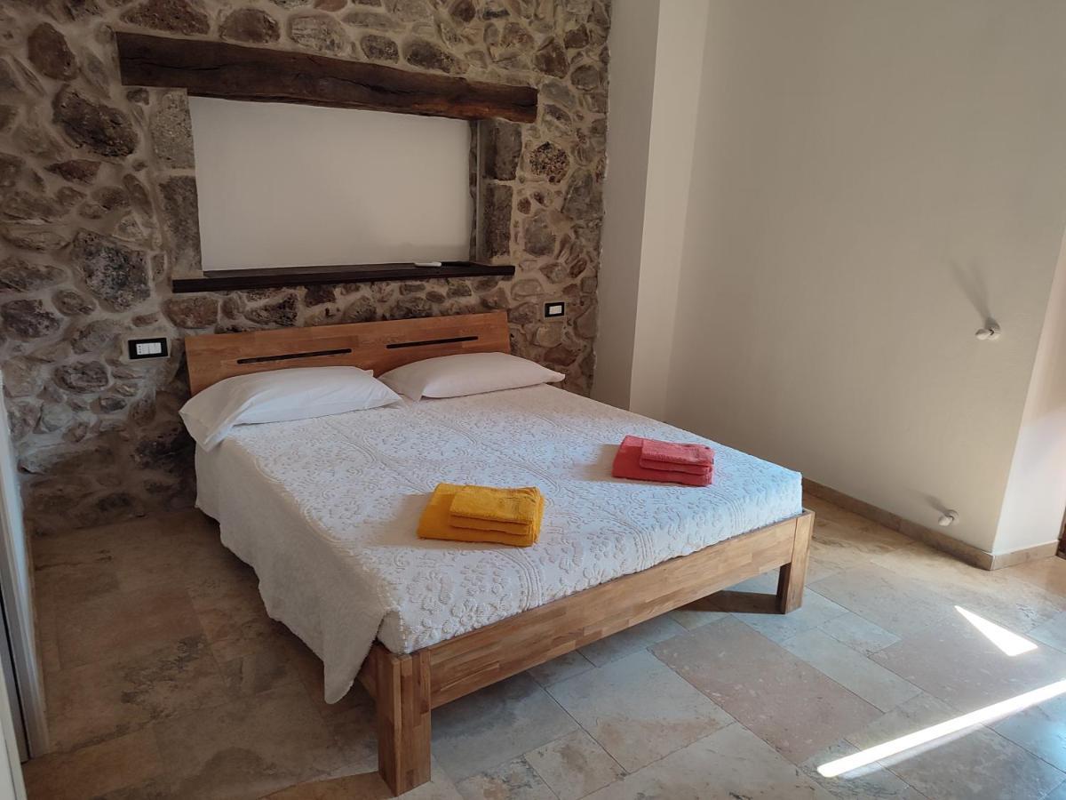 Deiana Bed and Breakfast Santu Lussurgiu Exteriör bild
