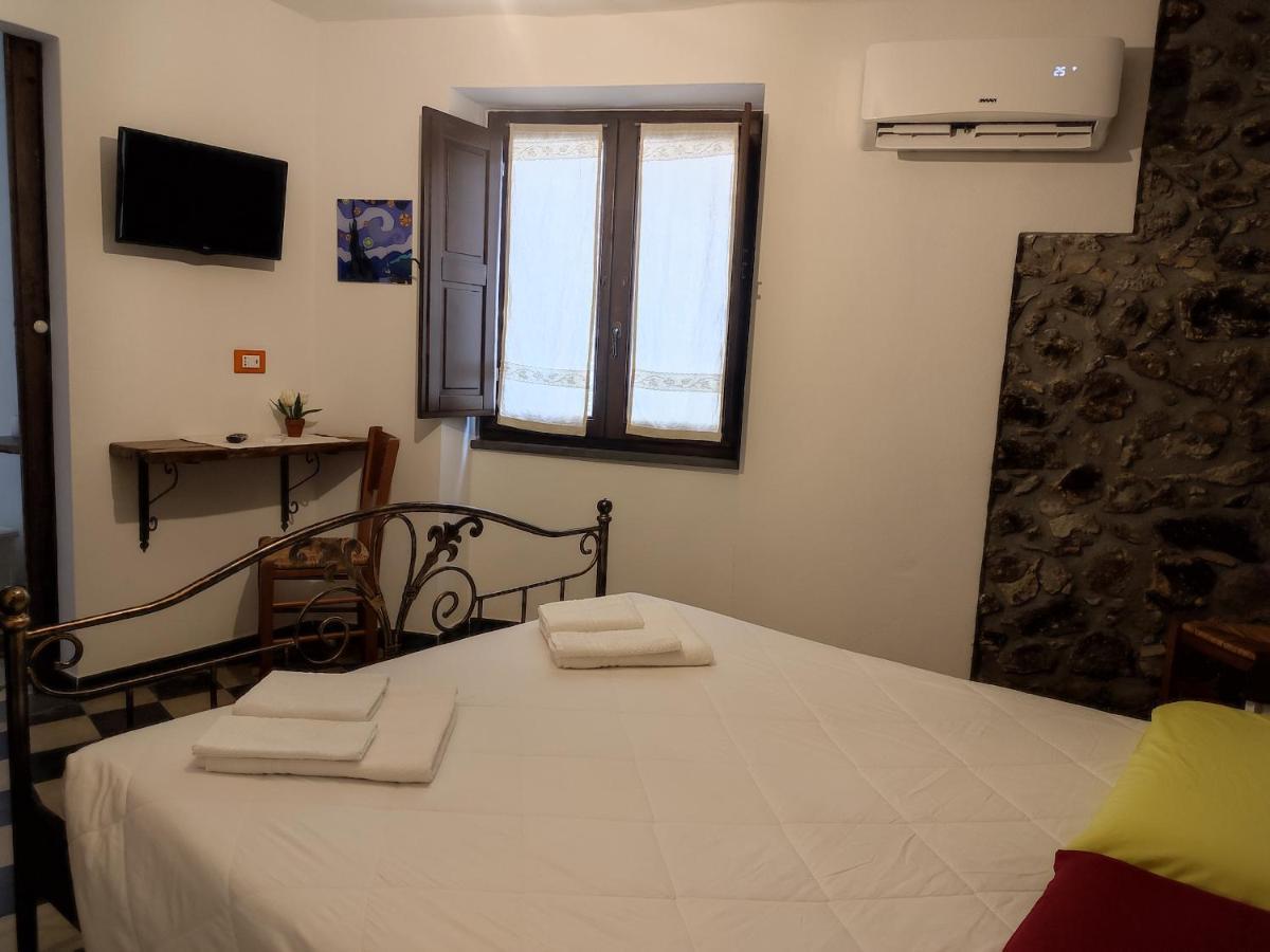 Deiana Bed and Breakfast Santu Lussurgiu Exteriör bild