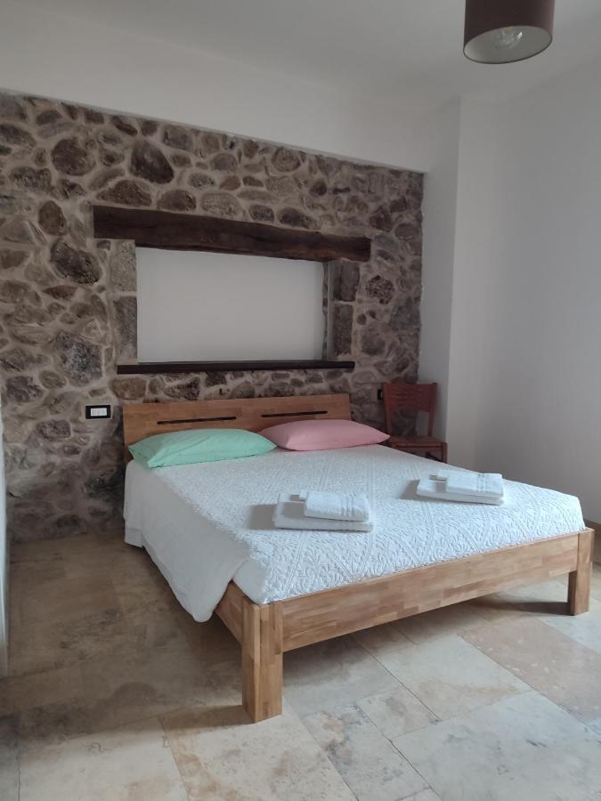 Deiana Bed and Breakfast Santu Lussurgiu Exteriör bild